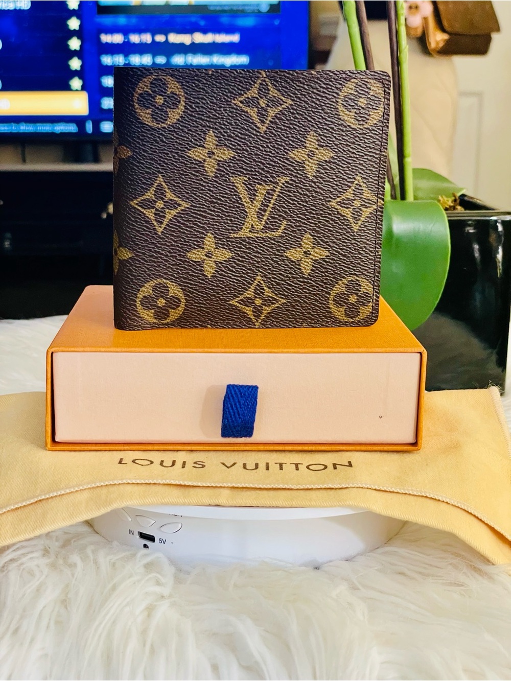 Louis Vuitton monogram Leather Bifold Wallet Unisex